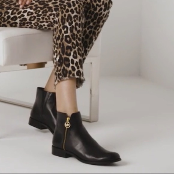 MICHAEL Michael Kors Women's Black Leather Lainey Flat Booties - Picture 4 of 11